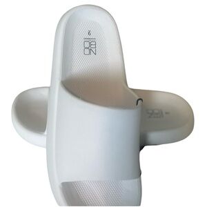 NoBo White Slide Sandals Women’s Size 9 New With Tags